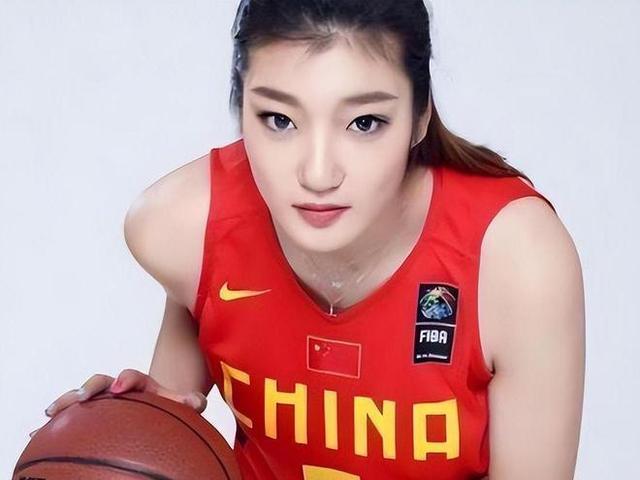 三亿体育平台-李梦22年女篮世预赛个人集锦，对阵马里砍下15分6助攻的简单介绍