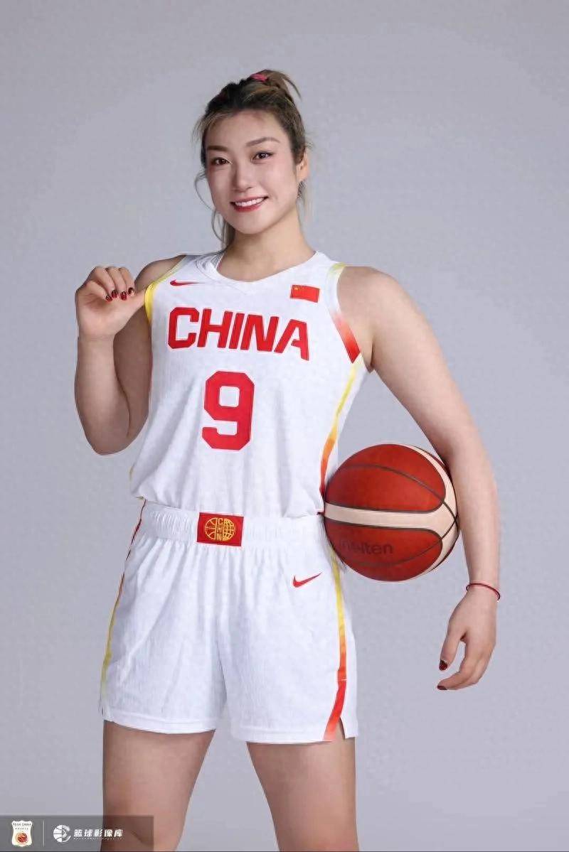 李梦22年女篮世预赛个人集锦，对阵马里砍下15分6助攻的简单介绍