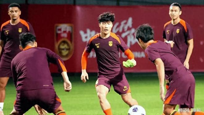 这配合太精彩！国足1-0中国香港，黄政宇破门，东亚杯首球到来了的简单介绍