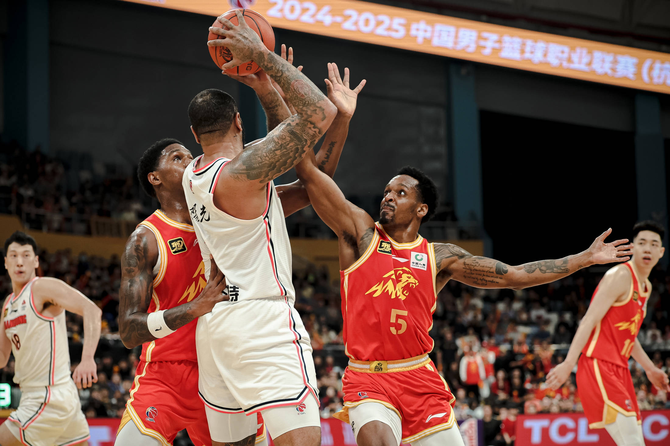 两名CBA外援被查出兴奋剂违规，中国篮协回应的简单介绍