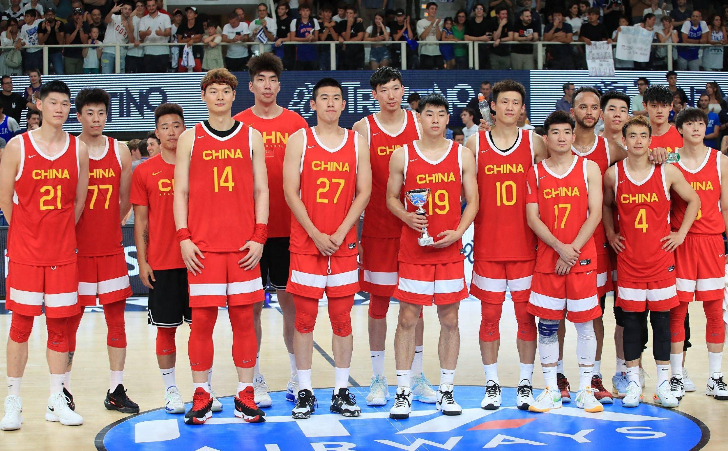 三亿体育-男篮亚预赛集锦：周鹏16分，中国力克日本