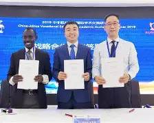 三亿体育入口-东非运动员苦尽甘来，一战成名夺冠的简单介绍