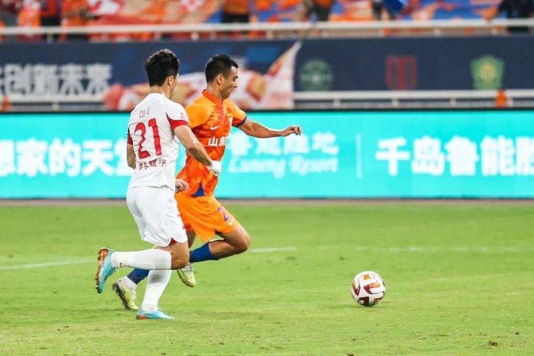鲁能主场胜华夏幸福，保持中游稳定表现